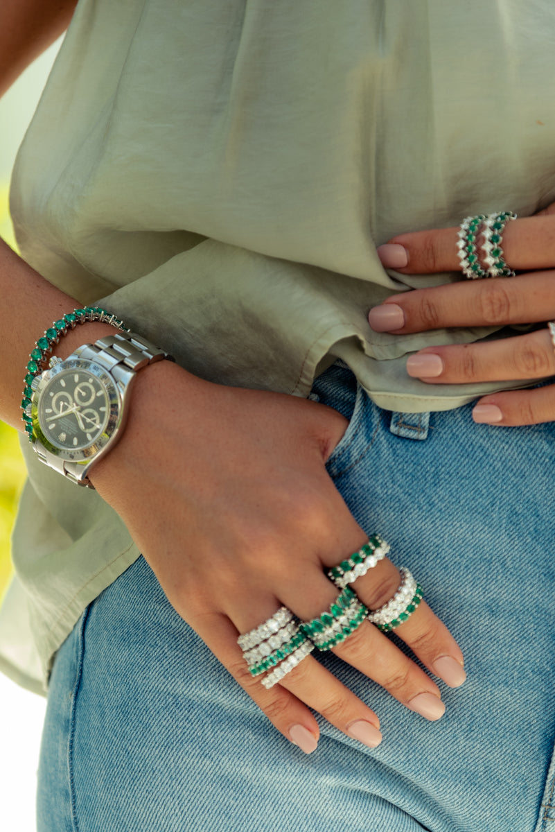 0.10ct Round Emerald Eternity Ring – ARAYA Fine Jewelry
