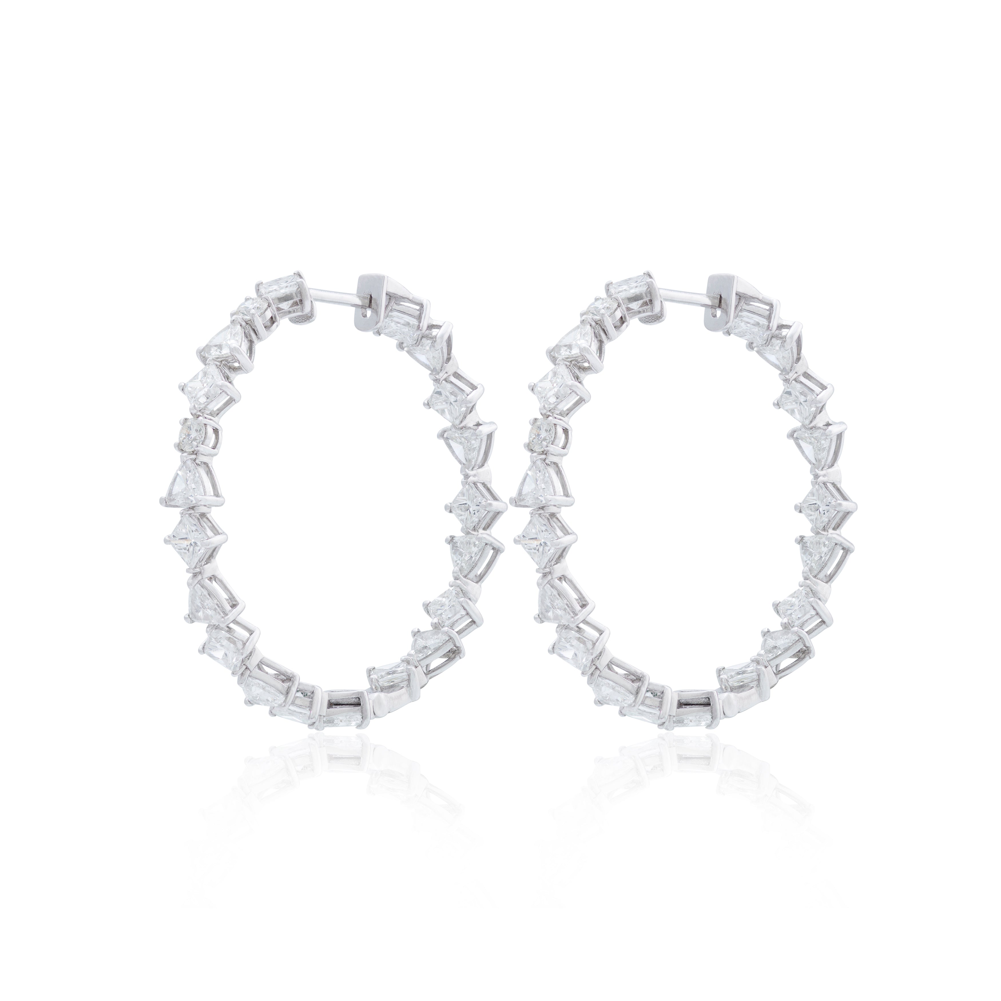 Round shaped hoops earring
