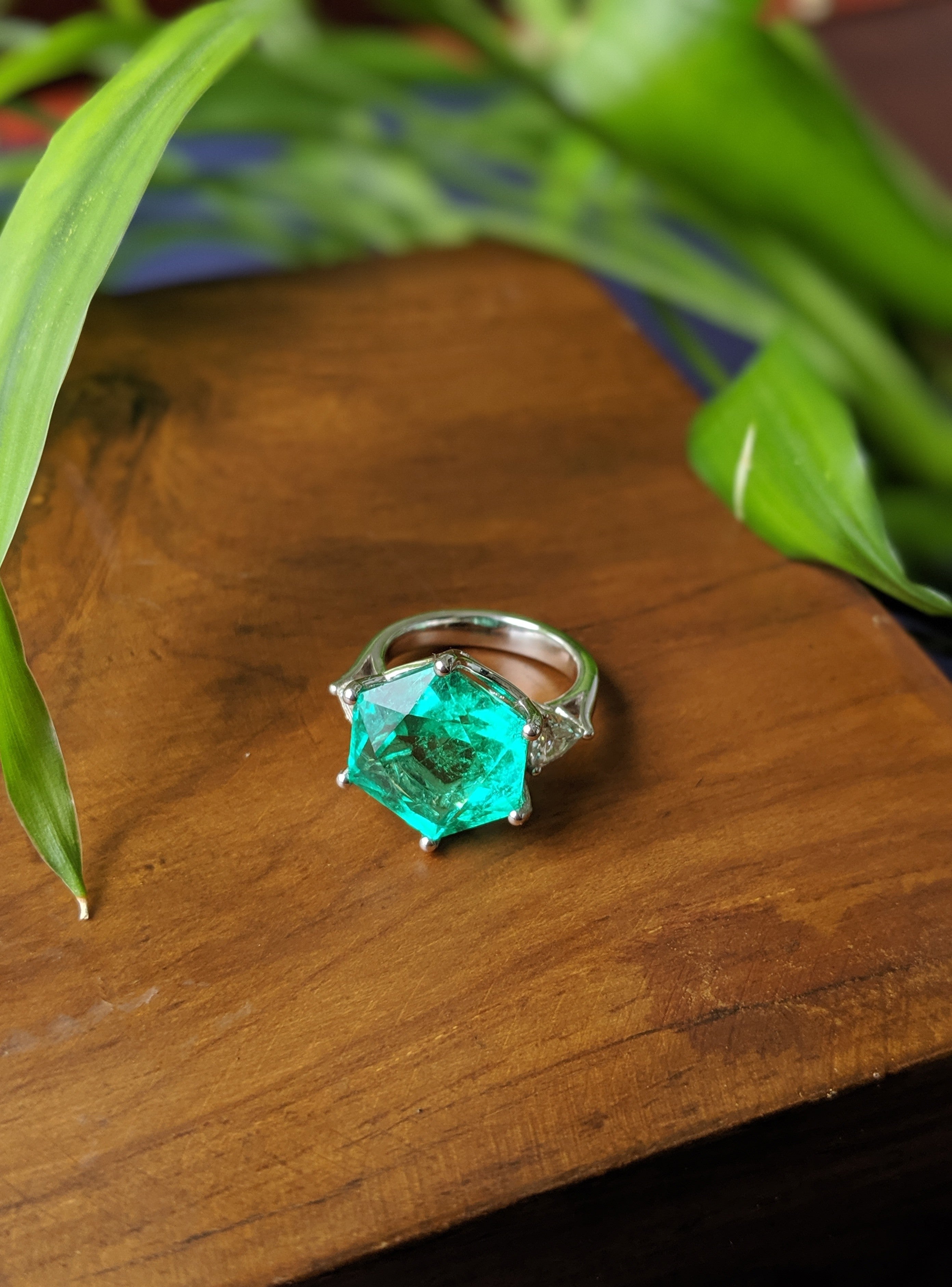 Hexagon emerald outlet ring