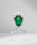 Load image into Gallery viewer, Unique 4.60ct Emerald Kite Cut Ring
